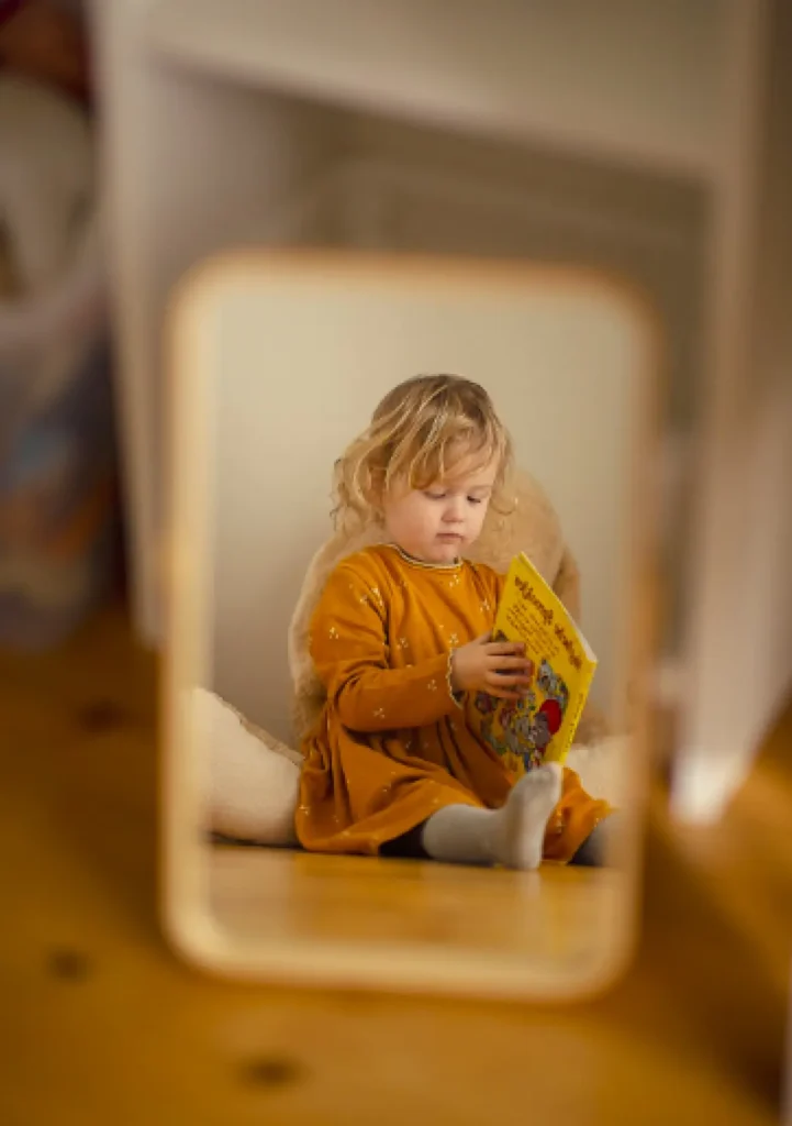 Psychologie de l'enfant - Aubenas Consultation psychologue enfant à Aubenas : illustration de la théorie de l'attachement et du développement de l'enfant.